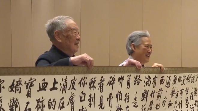 次庆祝70岁生日还拿着扇子给蛋糕扇风PG麻将胡了诗琳通公主访问故宫并再(图8)